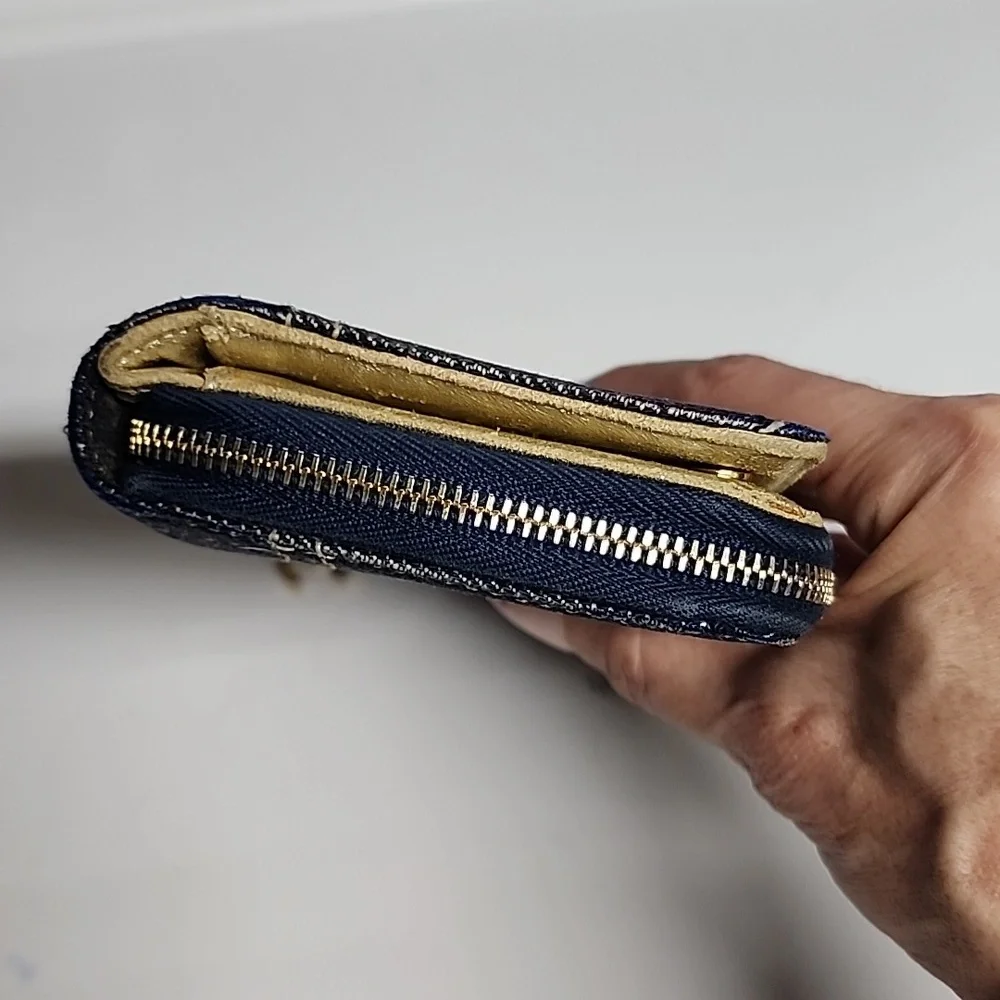 CHANEL Vintage Zip around Denim wallet - Picture 5 of 16